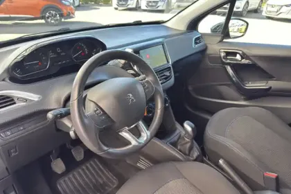 Photo 15 Peugeot 208  PureTech 82ch S&S BVM5