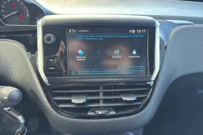 Photo 21 Peugeot 208  PureTech 82ch S&S BVM5