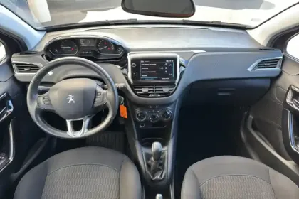 Photo 17 Peugeot 208  PureTech 82ch S&S BVM5