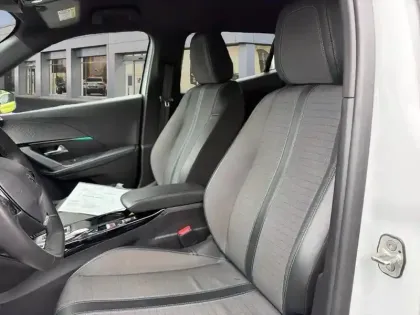 Photo 8 Peugeot 2008  PureTech 130 S&S EAT8 Allure