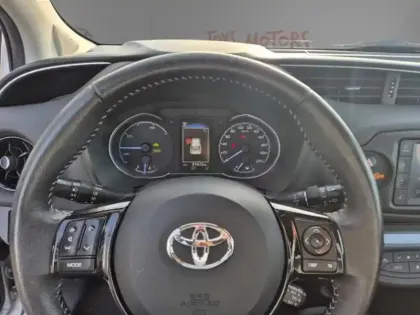 Photo 16 Toyota Yaris Hybride 1.5 100h Dynamic