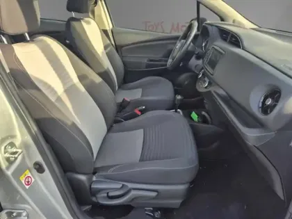 Photo 11 Toyota Yaris Hybride 1.5 100h Dynamic