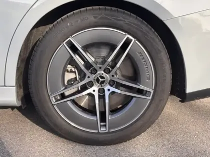 Photo 32 Mercedes Classe E Break 300 Hybrid EQ AMG Line