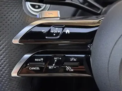 Photo 24 Mercedes Classe E Break 300 Hybrid EQ AMG Line