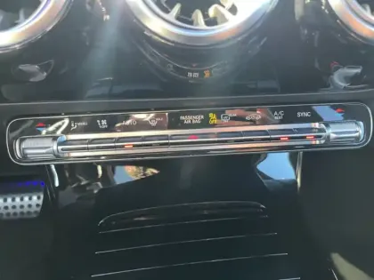 Photo 16 Mercedes Classe A 180 d AMG Line