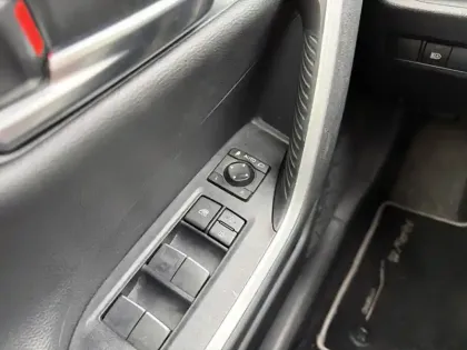 Photo 15 Toyota Rav4 Gén. V Ph1 Collection 5