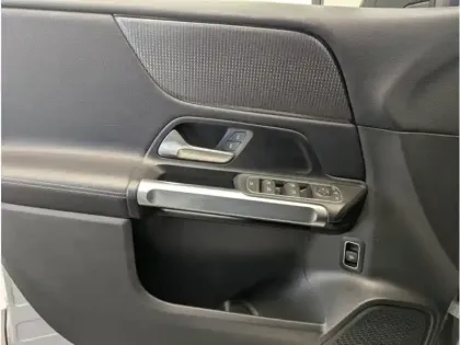 Photo 16 Mercedes GLB Gén. I (X247) Ph2 Progressive Line 5