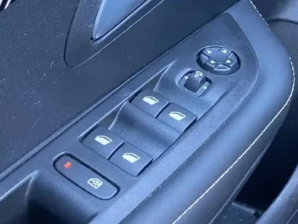 Photo 15 Peugeot 208 Gén. II Ph2 Allure 5