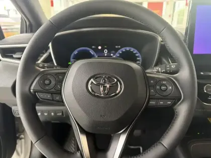 Photo 17 Toyota Corolla Hybride 2.0L 178 Design TS D