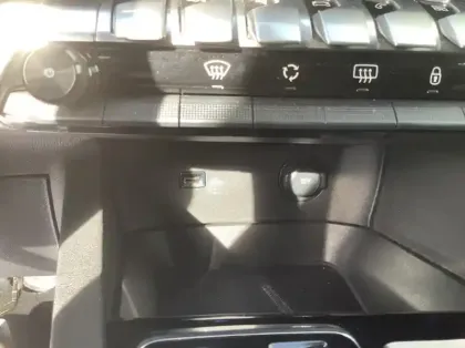 Photo 20 Peugeot 5008 BlueHDi 130ch S&S EAT8 Allure Pack