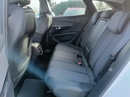 Photo 8 Peugeot 3008 1.5 BlueHDi 130ch S&S Allure