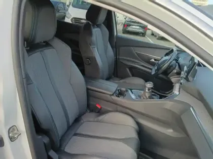 Photo 26 Peugeot 3008 1.5 BlueHDi 130ch S&S Allure