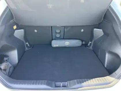 Photo 8 Toyota Yaris Hybride 1.5 HYBRID 116H DESIGN Cargo