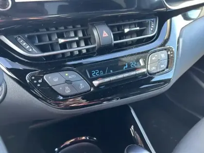 Photo 13 Toyota C-HR 1.8 Hybride 122 Design Ultimate