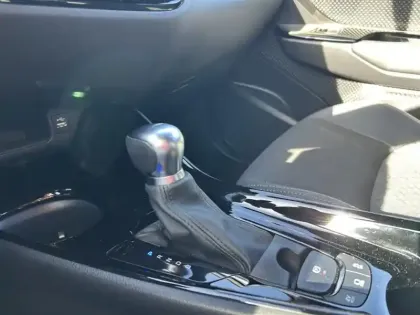 Photo 38 Toyota C-HR 1.8 Hybride 122 Design Ultimate