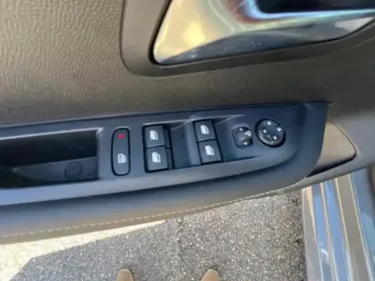 Photo 11 Peugeot 208  1.2 Hybrid 100ch Allure e-DCS6