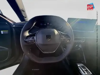 Photo 11 Peugeot 2008  e- 136ch Allure