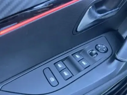 Photo 13 Peugeot 2008  1.5 BlueHDi 110ch S&S GT