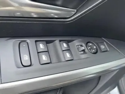 Photo 11 Peugeot 5008  Hybrid 145ch Allure e-DCS6