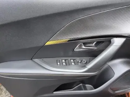 Photo 7 Peugeot 2008  1.5 BlueHDi 110ch S&S Roadtrip