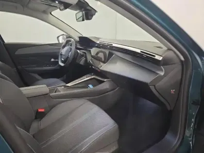 Photo 9 Peugeot 308  SW PHEV 180ch Allure e-EAT8