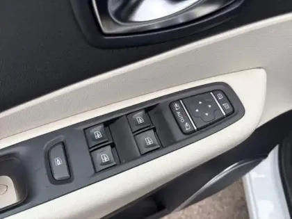 Photo 14 Renault Captur  1.2 TCe 120ch energy Intens