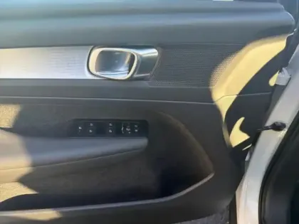 Photo 11 Volvo Xc40  T3 163ch Momentum Business Geartronic 8