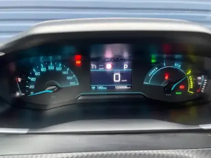 Photo 14 Peugeot 2008  e- 136ch Style