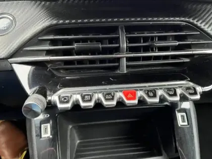 Photo 13 Peugeot 2008  e- 136ch Style