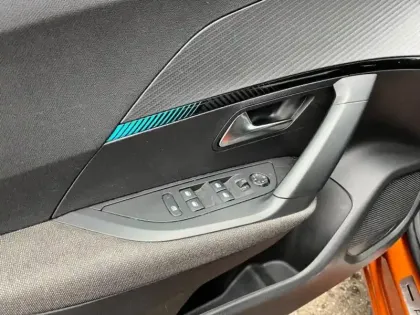 Photo 11 Peugeot 2008  e- 136ch Style