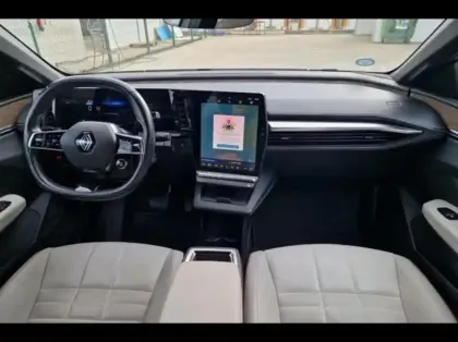 Photo 8 Renault Megane  E-Tech Electric EV60 220ch Iconic super charge -B