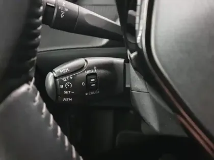 Photo 14 Peugeot 2008  e- 136ch Allure