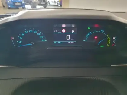 Photo 10 Peugeot 2008  e- 136ch Allure