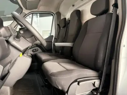 Photo 11 Renault Master  Fg F3300 L2H2 2.3 Blue dCi 135ch Grand Confort Euro6E