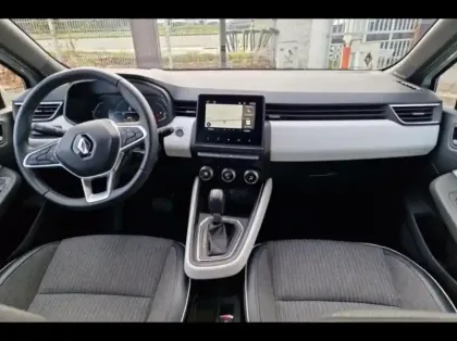 Photo 8 Renault Clio  1.6 E-Tech hybride 140ch Intens -21N