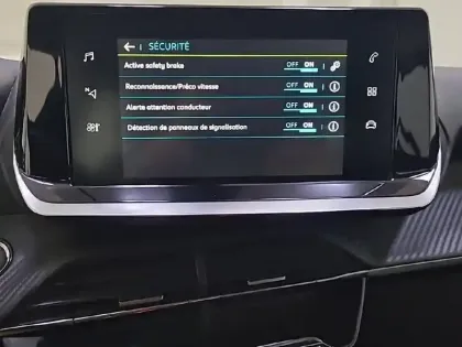 Photo 21 Peugeot 208  Electrique 50 kWh 136ch