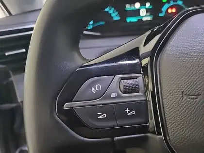 Photo 27 Peugeot 208  Electrique 50 kWh 136ch