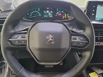 Photo 8 Peugeot 208  Electrique 50 kWh 136ch