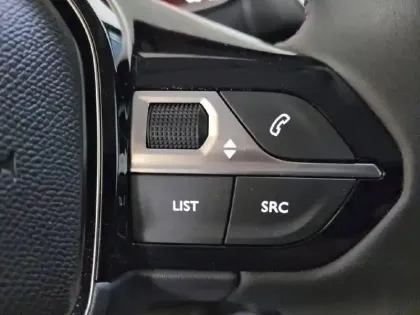 Photo 28 Peugeot 208  PureTech 100 S&S BVM6