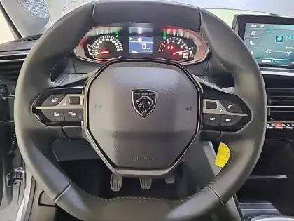 Photo 8 Peugeot 208  PureTech 100 S&S BVM6