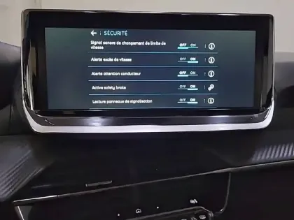 Photo 21 Peugeot 208  PureTech 100 S&S BVM6