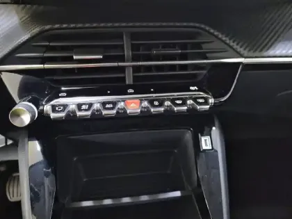 Photo 24 Peugeot 208  PureTech 100 S&S BVM6