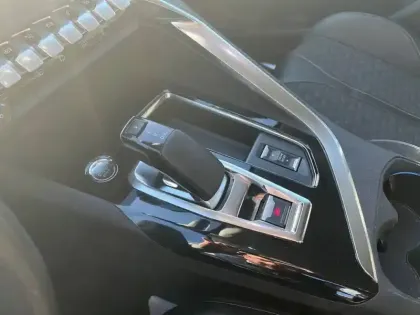 Photo 33 Peugeot 3008  Hybrid 225 e-EAT8