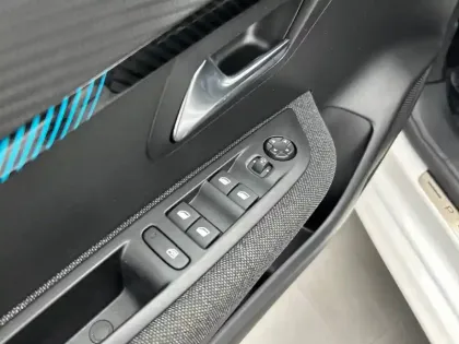 Photo 17 Peugeot 208  Electrique 50 kWh 136ch