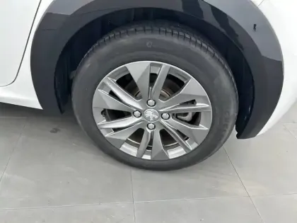 Photo 12 Peugeot 208  Electrique 50 kWh 136ch