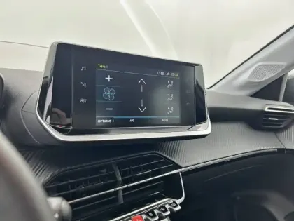 Photo 21 Peugeot 208  Electrique 50 kWh 136ch