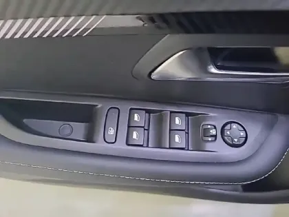 Photo 85 Peugeot 208  Hybrid 110 ch e-DCS6