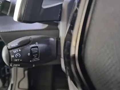 Photo 82 Peugeot 208  Hybrid 110 ch e-DCS6