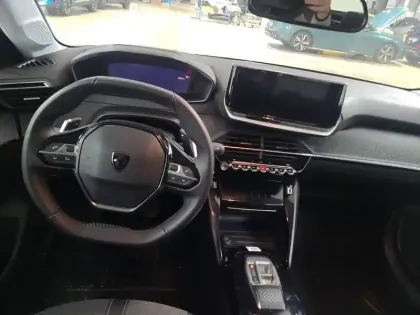 Photo 9 Peugeot 208  Hybrid 110 ch e-DCS6