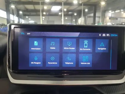 Photo 18 Peugeot 208  Hybrid 110 ch e-DCS6